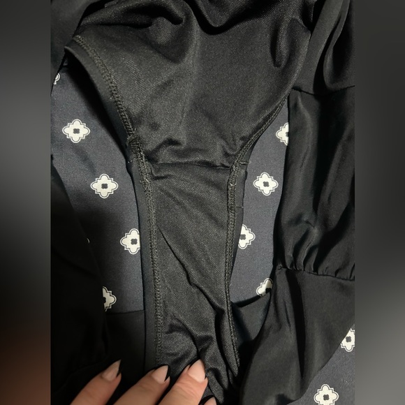 💰2/$10 Black Swimsuit Highwaisted bottoms- size 1x/xl - Picture 6 of 7